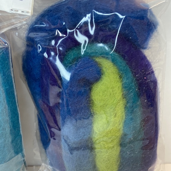 Dimensions FeltWorks Needle Felting Wool Roving Cool Blue Green Purple 3 Packs - Picture 11 of 13